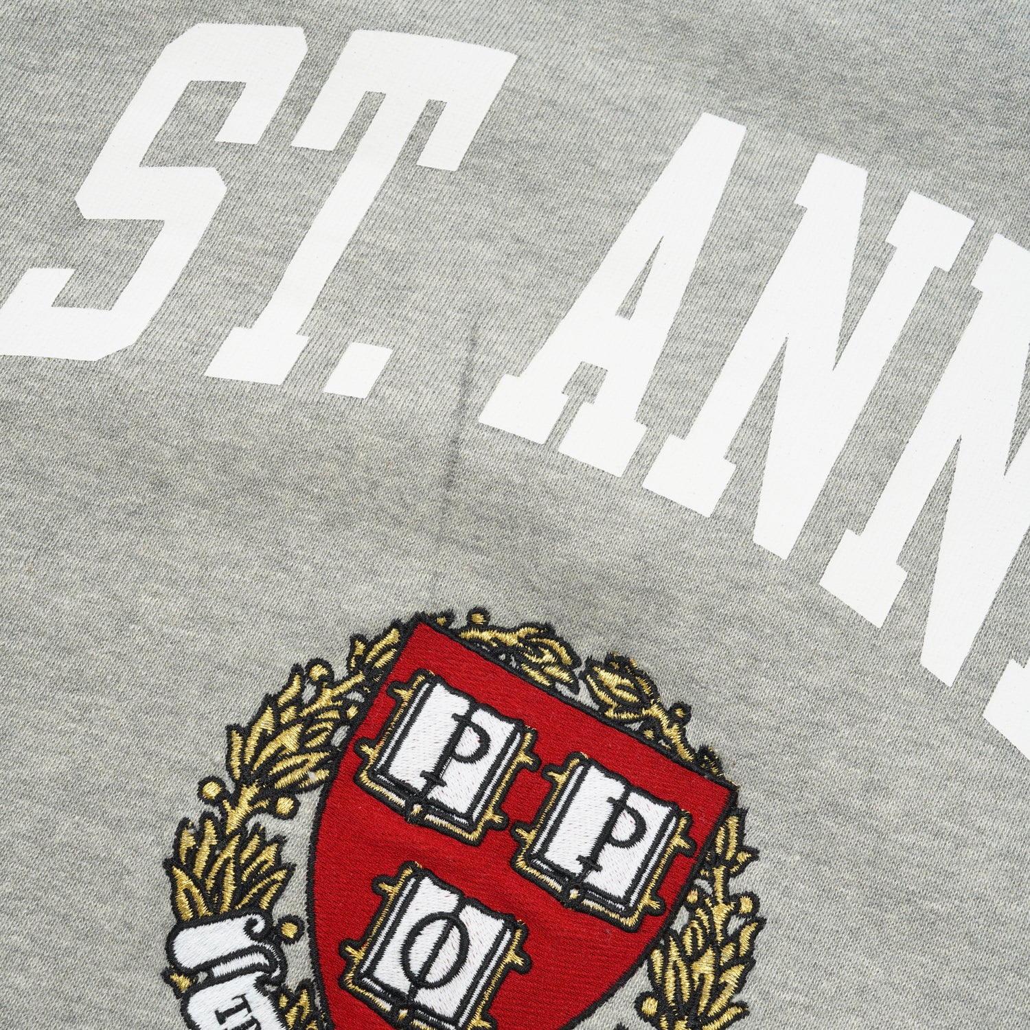 St Annen Crest Crewneck, Grey Heather