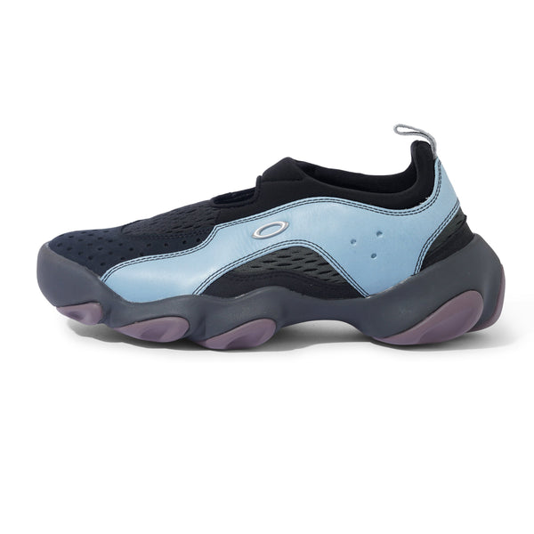 Oakley Factory Team Ostrich Flesh Sandal, Stone Blue / Black