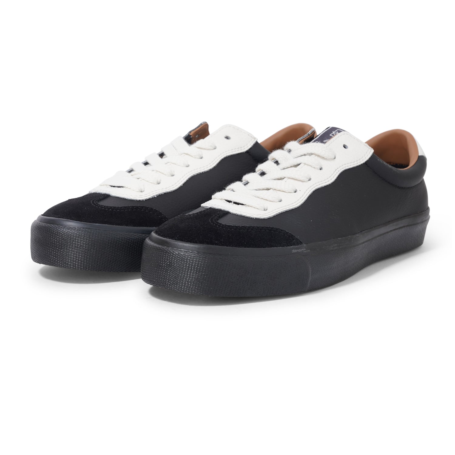 VM0004 Milic, Tuxedo / Black