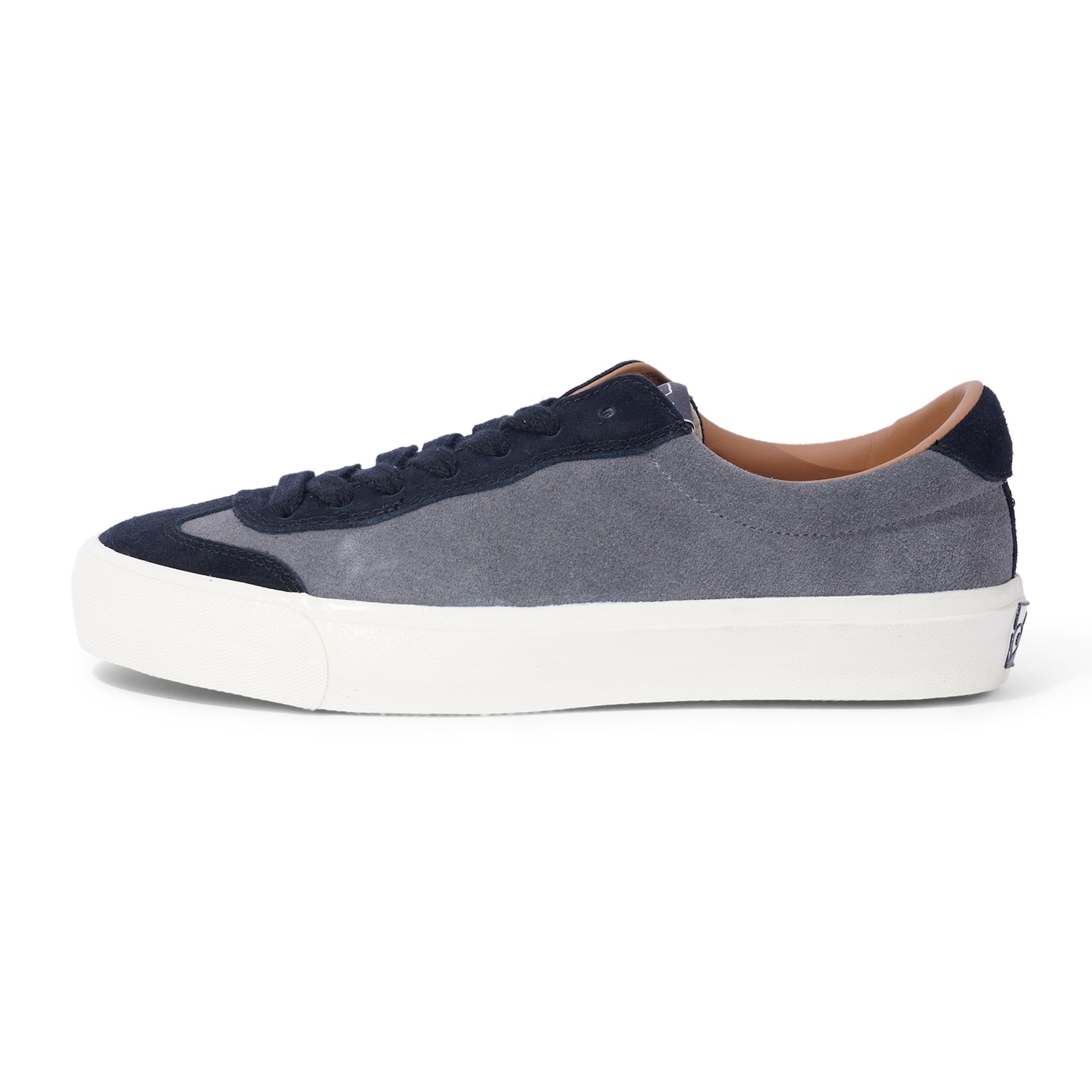 VM004 Milic Suede Lo, Black / Graphite / White