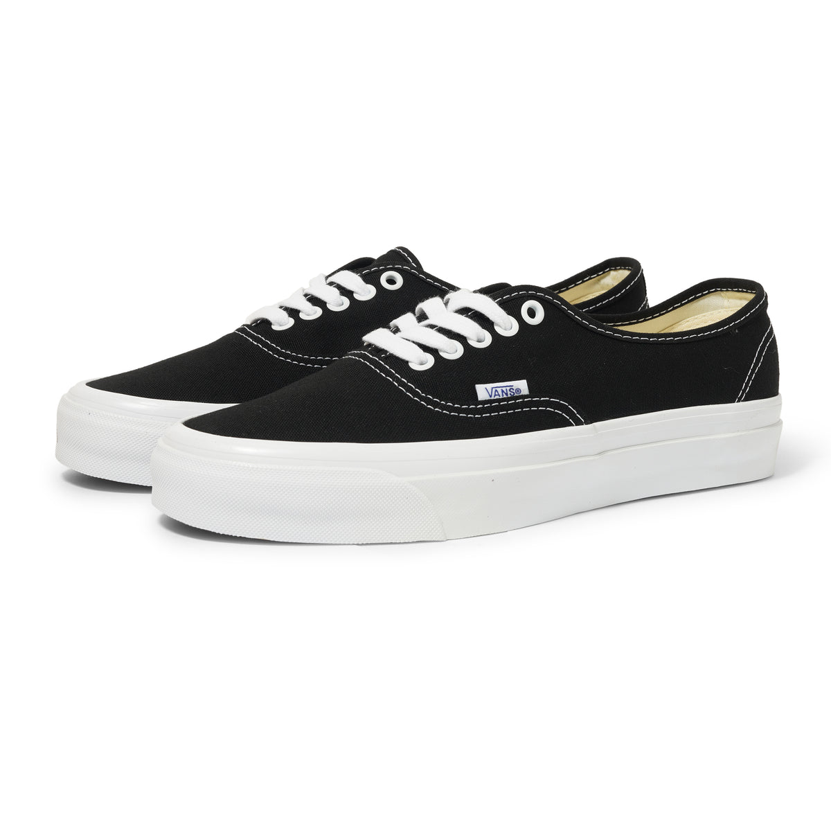 Premium Authentic 44, LX Black / White