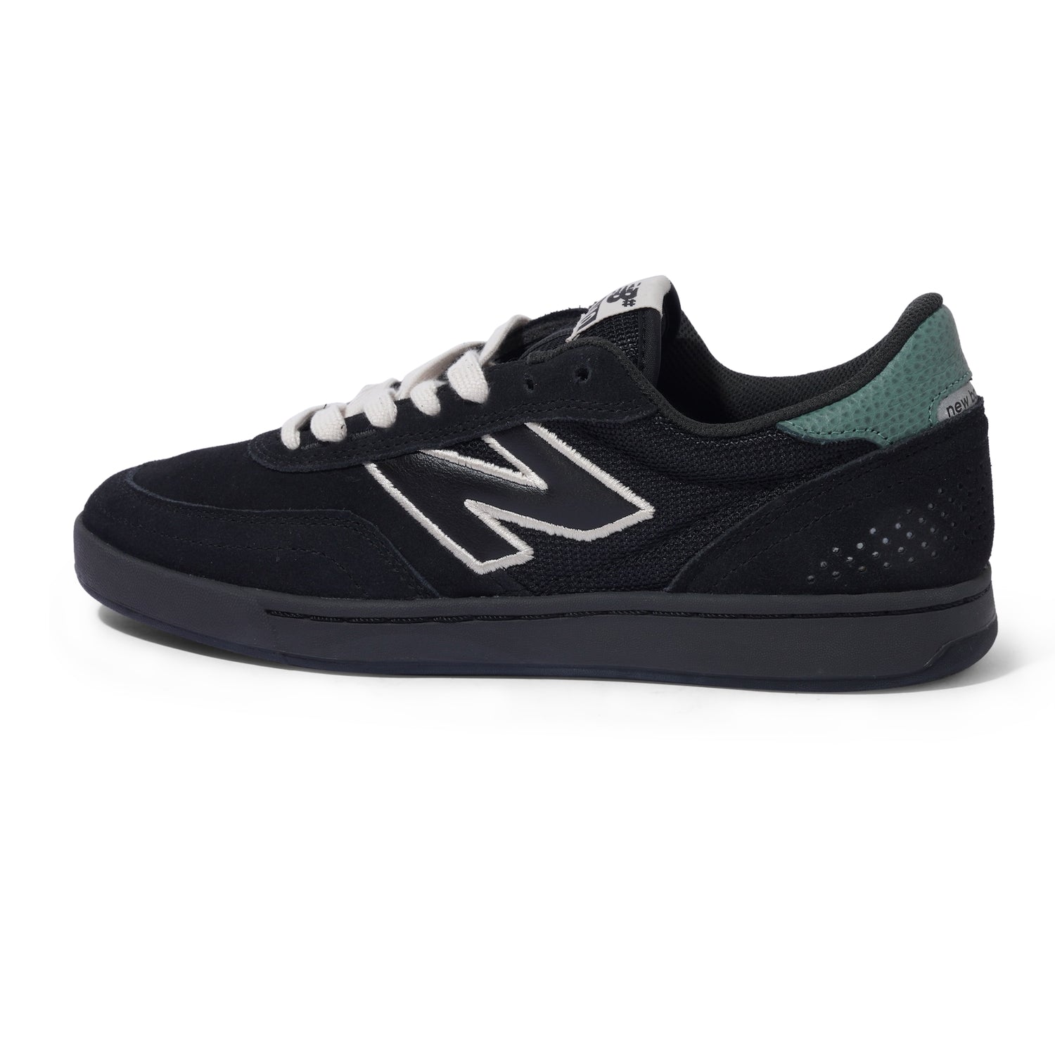 Numeric 440 V2, Black / White