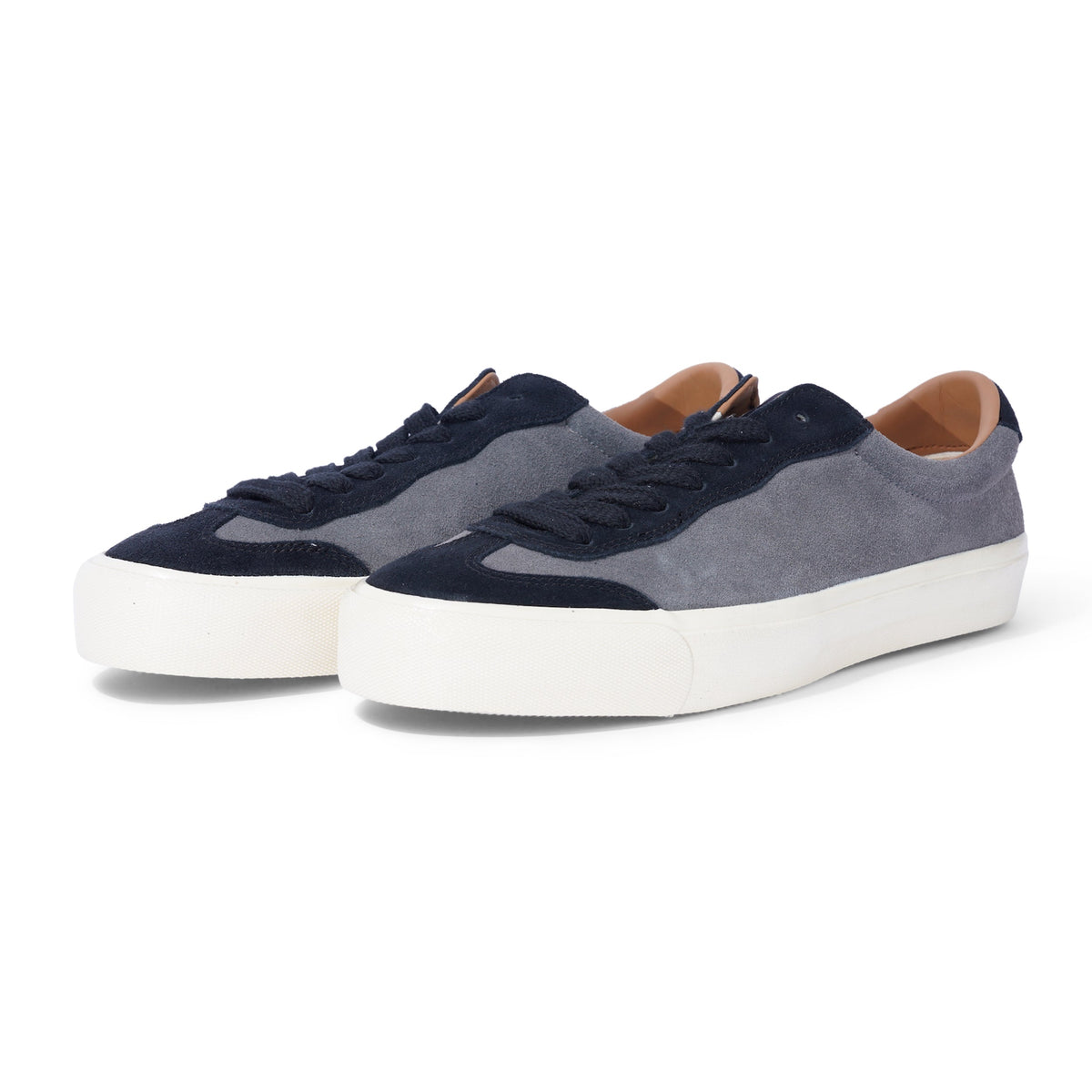 VM004 Milic Suede Lo, Black / Graphite / White
