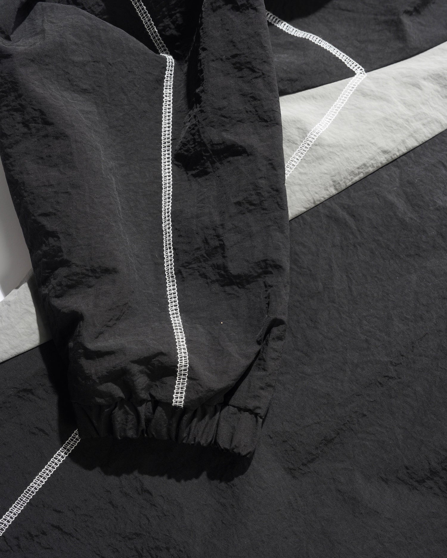 Glint Pullover Training Jacket, Black / Grey