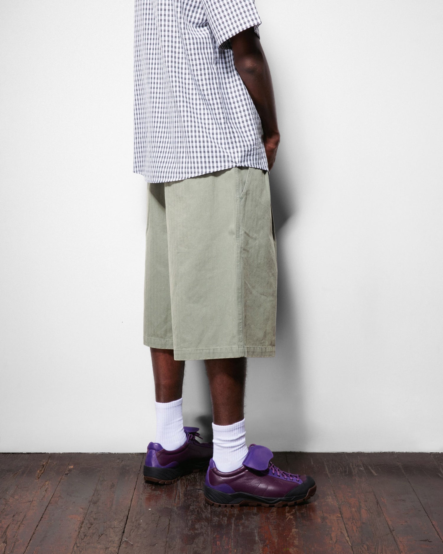 Pleated Shorts, Washed Black