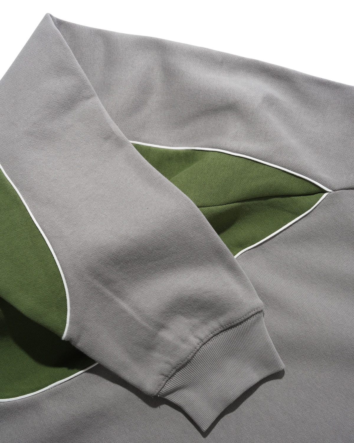 Tread Crewneck, Concrete / Moss