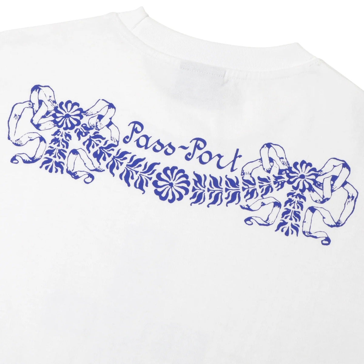 Kollaasi Tee, White