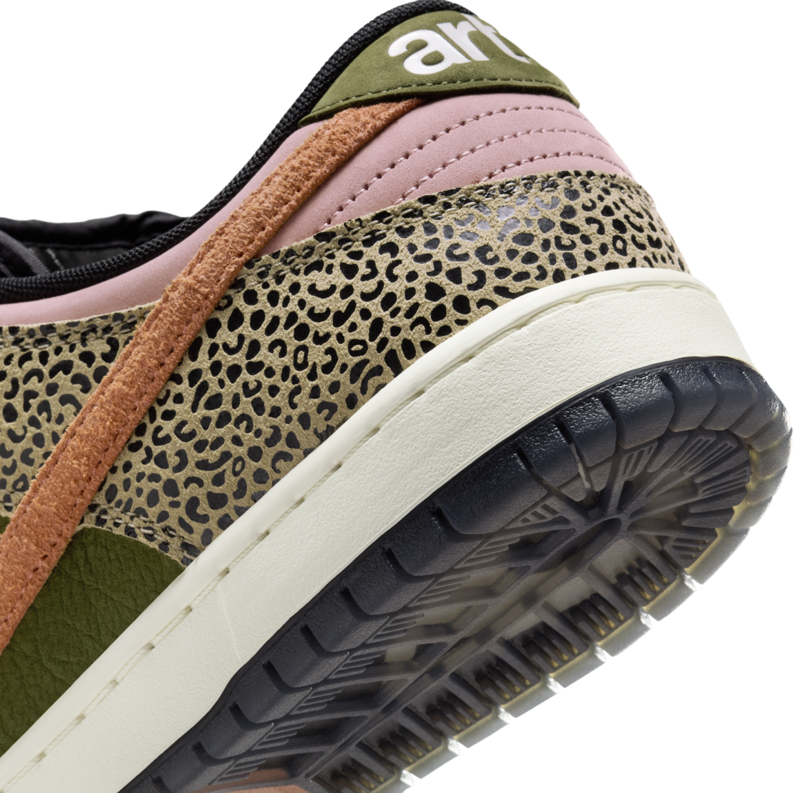 Nike SB Dunk Low Pro x Arts-Rec Skateshop, Rust Pink / Rough Green