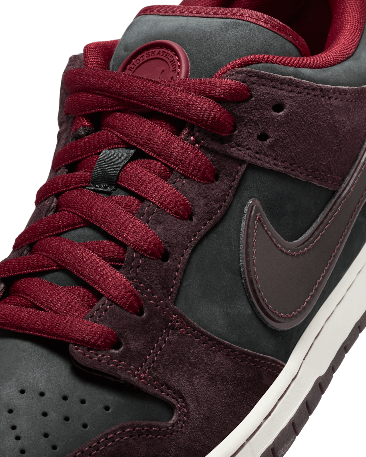 Dunk Low Pro 'Riot Skateshop', Mahogany / Dark Beetroot