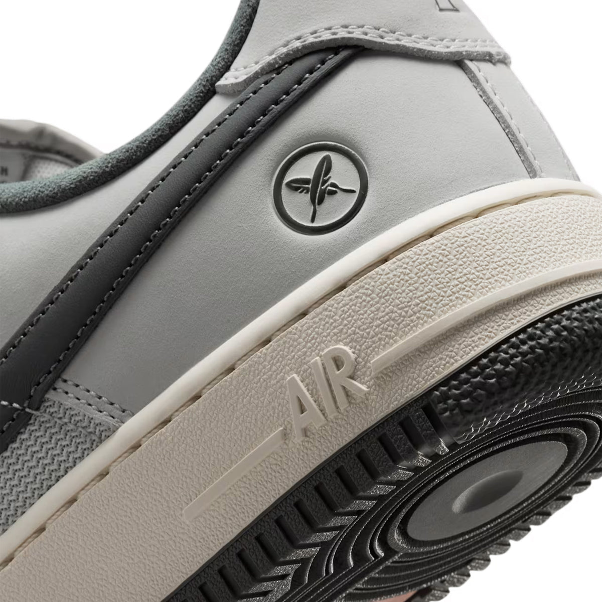 Air Force 1 Yuto, Light Bone / Iron Grey